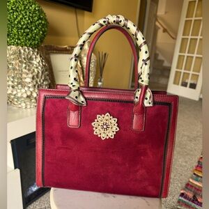 Ladies top handle bag with decorative gold hardware!